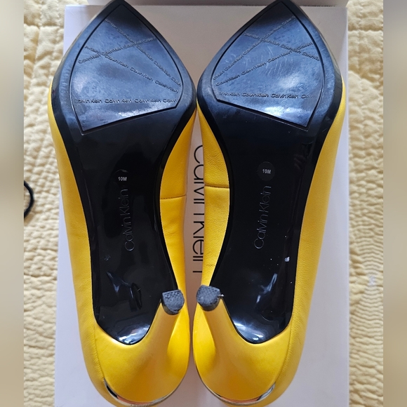 Calvin Klein Yellow Pumps - Picture 2 of 7